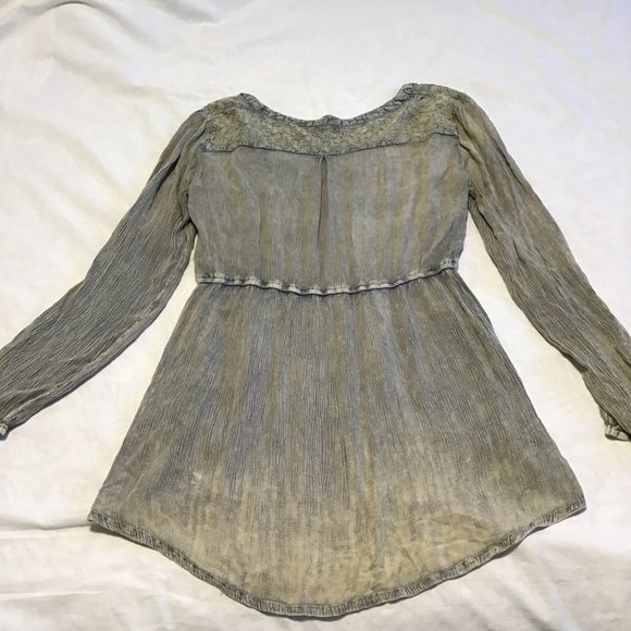 EARTHBOUND Two-tone Top with Floral Lace Accents - Picture 10 of 12